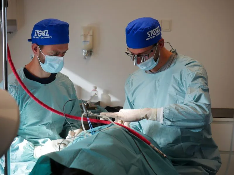 Kikkertundersøgelser og operation